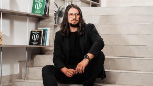 Олег Петров, снимка към интервюто в Economic.bg за истинската цена на AI
